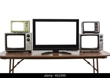 Moderne und klassische Fernseher auf dem Tisch isoliert auf weißem mit ausgeschnittenen Bildern. Stockfoto