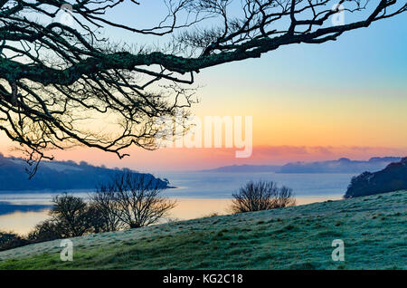 Blick in Richtung der Carrick Roads auf dem Fluss Fal in der Nähe von Truro in Cornwall, England, Großbritannien, Großbritannien. Stockfoto