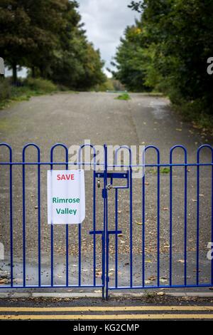 Rimrose Valley Park, Sefton, Liverpool, Merseyside. Peel Ports Vorschlag, eine Straße vom Hafen von Liverpool auf der Autobahn durch den Park zu errichten. Stockfoto