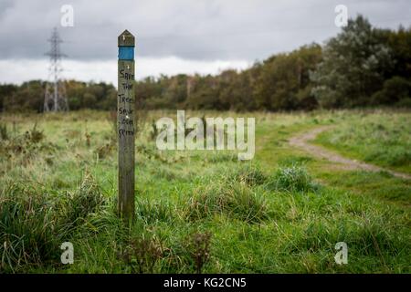 Rimrose Valley Park, Sefton, Liverpool, Merseyside. Peel Ports Vorschlag, eine Straße vom Hafen von Liverpool auf der Autobahn durch den Park zu errichten. Stockfoto