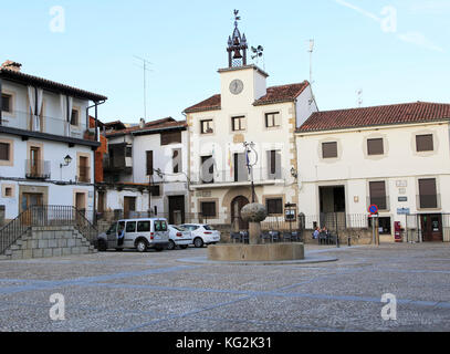 Die traditionelle Architektur der Plaza Mayor, dem Dorf Santa Fe, La Vera, Extremadura, Spanien Stockfoto