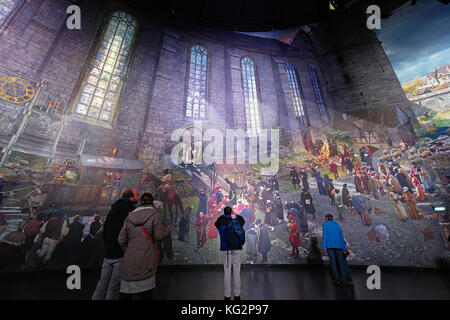 Das Panorama "Luther 1517" in Wittenberg, Deutschland. Die 360-Runden riesigen Bild der Künstler und Architekt Yadegar Asisi Adressen der Epoche der Reformation und konzentriert sich auf Leute wie Martin Luther mit ihren Aktionen vor 500 Jahren. Die 15 x 75 Meter Panorama mit einem Durchmesser von 30 m für mindestens fünf Jahre sichtbar werden. Es wurde anlässlich der 500-Jahr-Feiern der Reformation im Jahr 2017 gebaut. Stockfoto