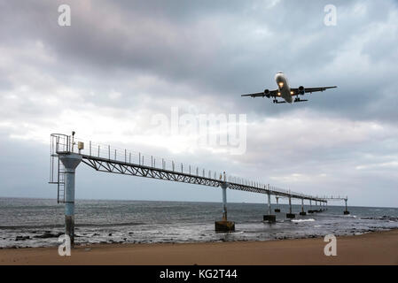 Frühe approachng morring Flug Arrecife flughafen. Stockfoto