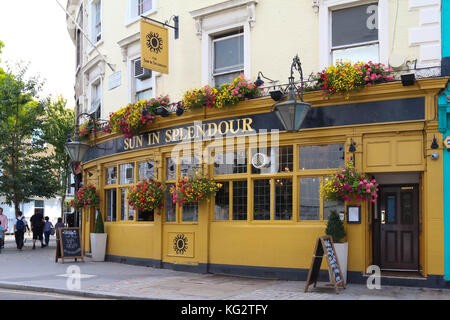 Der Pub Sonne in Pracht in Notting Hill Viertel, auf der Portobello Road London, UK. Stockfoto