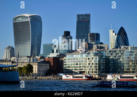 Financial District, London, UK. 20 Fenchurch Street, Leadenhall Gebäude, Turm 42, und Gurke alle sichtbar. Stockfoto