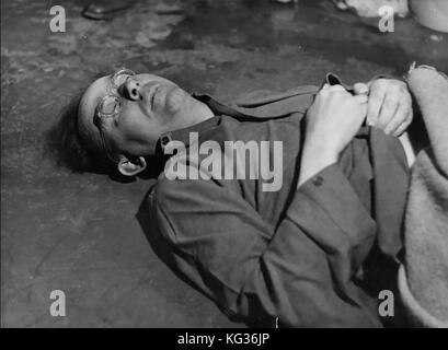 Heinrich HIMMLER (1900-1945) führendes Mitglied der Deutschen Nazi-Partei, nachdem er am 23. Mai 1945 durch Zyanid Selbstmord begangen hatte Stockfoto