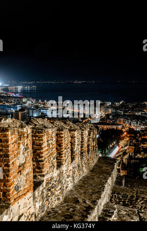 Lichter von Thessaloniki, Blick vom Trigoniou Tower, Langzeitbelichtung Stockfoto