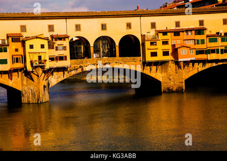 Der Ponte Vecchio über den Arno in Florenz Italien Stockfoto