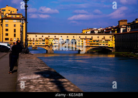 Der Ponte Vecchio über den Arno in Florenz Italien Stockfoto