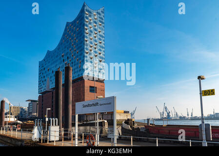 Die Elbphilharmonie vom Sandtorhöft fotografiert Stockfoto