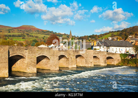 Brücke über den Fluss Usk, Crickhowell, Powys, Brecon, Wales, Großbritannien Stockfoto