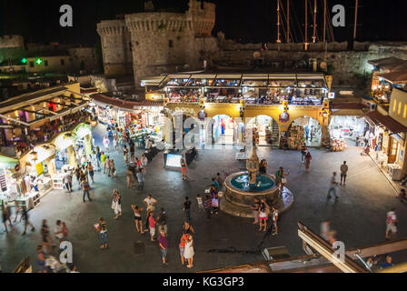 Rhodes, Griechenland - 29 August 2015: Hippokrates Platz in der historischen Altstadt von Rhodos Griechenland Stockfoto