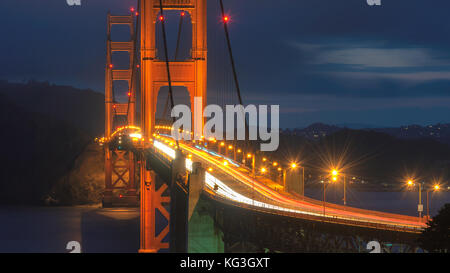 Golden Gate Bridge bei Nacht von San Francisco, Kalifornien. Stockfoto