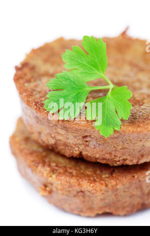Nahaufnahme von einigen Tofu Burger auf weißem Hintergrund Stockfoto