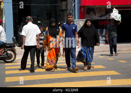 Die pettah Colombo Sri Lanka Hauptstraße überqueren der Straße Stockfoto