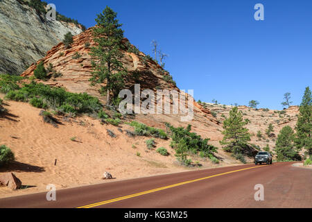 Eine Szene entlang des Zion-Mt. Carmel Hwy, wenn man den Zion National Park von Osten aus erreicht Stockfoto