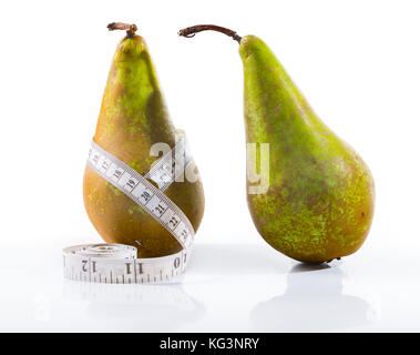 Ernährung und gesunde Lebensweise. Die konzeptionelle Bild, Birnen messen Taille Band Stockfoto