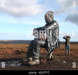 Sitzende Figur von Sean Henry vom 25. Oktober 2017 Stockfoto