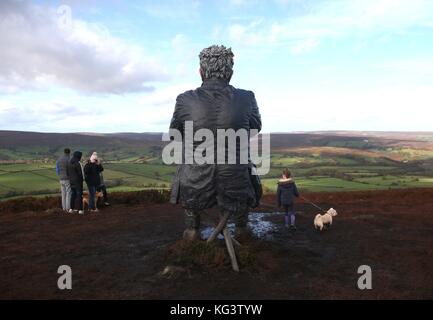 Sitzende Figur von Sean Henry vom 25. Oktober 2017 Stockfoto