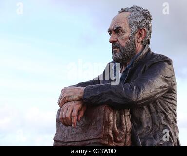 Sitzende Figur von Sean Henry vom 25. Oktober 2017 Stockfoto