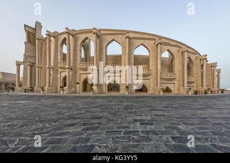 Das Amphitheater im Katara Cultural Village, Doha Katar Panoramablick bei Tageslicht von außen. Stockfoto