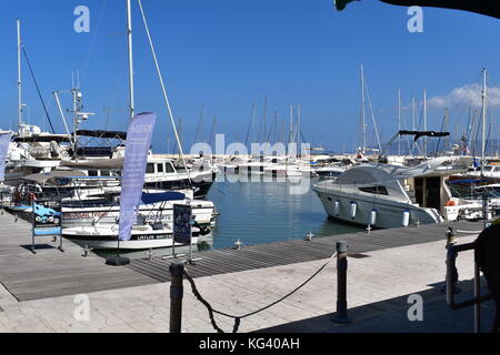 Boote am malerischen Hafen in der Nähe von Latchi polis Paphos chrysochou im Bezirk von Zypern. Stockfoto