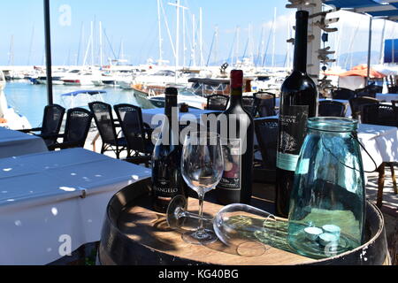 Boote am malerischen Hafen in der Nähe von Latchi polis Paphos chrysochou im Bezirk von Zypern. Stockfoto