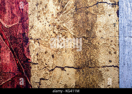 Rot mit goldenen und silbernen holprigen Wand stuck Textur Hintergrund Stockfoto