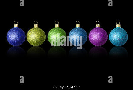 Weihnachten bunte Kugeln iolated. Weihnachten Dekoration. Stockfoto