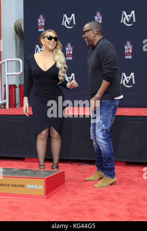 Mariah Carey und Lee Daniels nehmen an der Hand- und Fußabdruckzeremonie zu Ehren von Mariah Carey Teil, die am 1. November 2017 im TCL Chinese Theatre in Hollywood, Kalifornien, stattfand. | Nutzung weltweit Stockfoto