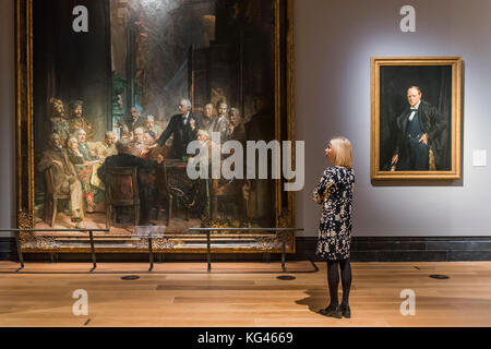 London, Großbritannien. 3. November 2017. Staatsmänner der Welt Krieg 1, 1924-30, von Sir James Guthrie und Sir Winston Churchill von Sir William Orpen - die National Portrait Gallery, London Galerie öffnet neue Räume zu dem frühen 20. Jahrhundert Sammlung am 4. November 2017 gewidmet. Die Schaffung dieser neuen Räume im Freien ständigen der Galerie Sammlung, wurde möglich durch einen Zuschuss der DCMS/Wolfson Museen & Galerien Verbesserung Fund gemacht. London, 03. Nov 2017. Credit: Guy Bell/Alamy leben Nachrichten Stockfoto