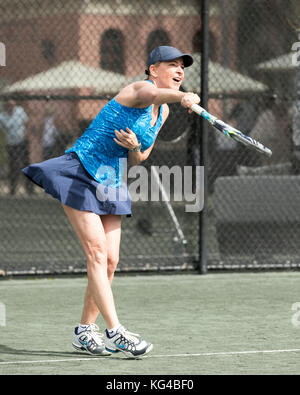 Boca Raton, FL, USA. Nov. 2017. Chris Evert spielt Tennis im Boca Raton Resort Tennis Center für die 27. Jährlichen Chris Evert/Raymond James Pro-Celebrity Tennis Classic, am 3. November 2017 in Boca Raton, Florida. Personen: Chris Evert Transmission Ref: MNC007 Credit: HoO Me.Com/Media Punch/Alamy Live News Stockfoto