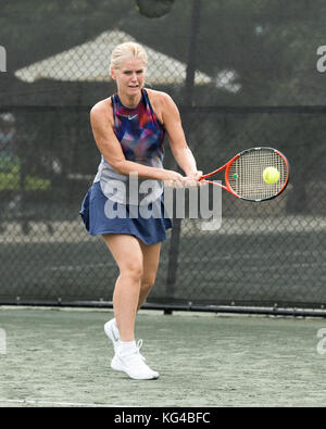 Boca Raton, FL, USA. Nov. 2017. Maeve Quinlan spielt Tennis im Boca Raton Resort Tennis Center für die 27. Jährlichen Chris Evert/Raymond James Pro-Celebrity Tennis Classic, am 3. November 2017 in Boca Raton, Florida. Personen: Maeve Quinlan Transmission Ref: MNC007 Credit: HoO Me.Com/Media Punch/Alamy Live News Stockfoto