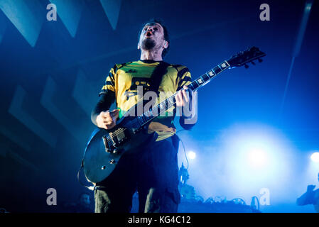 Saluzzo, Italien. November 2017. Jernej Šavel (Dubioza Kolektiv) spielt in Saluzzo im Pala CRS 3. November 2017 Credit: Alberto Gandolfo/Alamy Live News Stockfoto