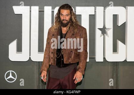 London, Großbritannien. 04.. November 2017. Jason Momoa nimmt an Fotocall der JUSTICE LEAGUE Teil. London, England, Großbritannien. Quelle: dpa picture Alliance/Alamy Live News Stockfoto