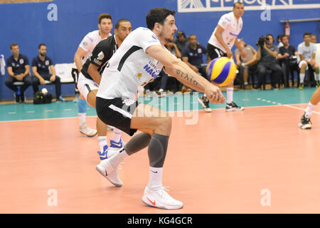 Guarulhos, Brasilien. November 2017. Superliga Masculina Corinthians Guarulhos gegen Montes Claros Volleyball, diesen Samstag, 04, in São Paulo. Quelle: Roberto Casimiro/FotoArena/Alamy Live News Stockfoto