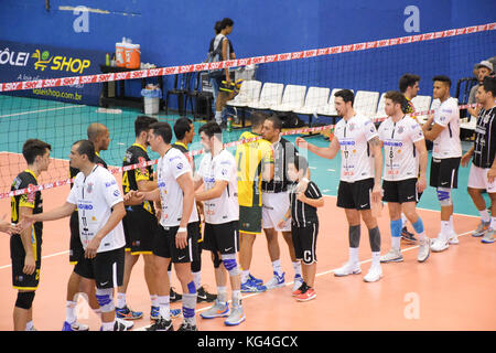 Guarulhos, Brasilien. November 2017. Superliga Masculina Corinthians Guarulhos gegen Montes Claros Volleyball, diesen Samstag, 04, in São Paulo. Quelle: Roberto Casimiro/FotoArena/Alamy Live News Stockfoto