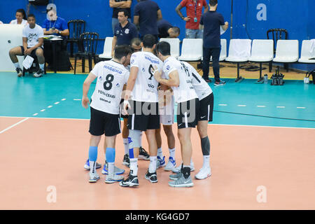 Guarulhos, Brasilien. November 2017. Superliga Masculina Corinthians Guarulhos gegen Montes Claros Volleyball, diesen Samstag, 04, in São Paulo. Quelle: Roberto Casimiro/FotoArena/Alamy Live News Stockfoto