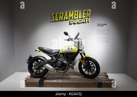 Ducati Scrambler retro Street Bike auf Anzeige an die Ducati factory Museum, Bologna, Italien. Stockfoto