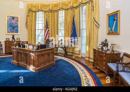 Replik des Oval Office des Weißen Hauses im William J. Clinton Presidential Center und Bibliothek in Little Rock, Arkansas Stockfoto