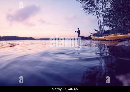 Angeln an einem wunderschönen See Stockfoto