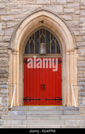 Eine Tür auf der Fassade von St. Mark vereinigte methodistische Kirche Vorderansicht, Atlanta, USA Stockfoto