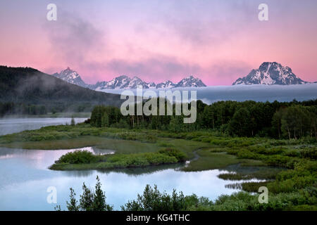 Wy 02545-00 ... Wyoming - Sonnenaufgang über Mount moran und die Teton Range aus dem Oxbow Bend Wahlbeteiligung auf dem Snake River im Grand Teton National Park. Stockfoto