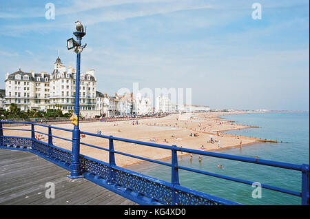 Der Küste von Eastbourne, East Sussex, vom Pier, auf der Suche nach Osten Stockfoto