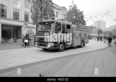 November 2017 - Feuerwehrfahrzeug reagiert auf einen nicht Notruf im Zentrum von Cardiff in Südwales Stockfoto