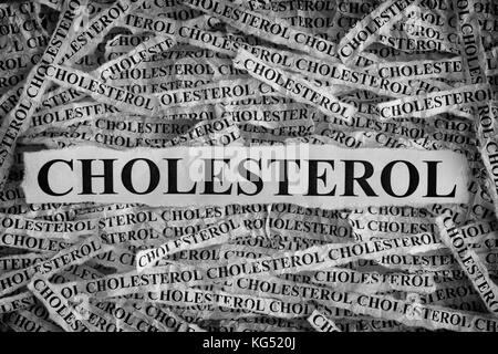 Cholesterin. Papierreste mit Wort Cholesterin. Konzept Bild. Schwarz und Weiß. closeup. Stockfoto