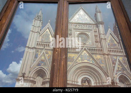Panoramablick von Dom von Orvieto (Duomo), Umbrien, Italien Stockfoto