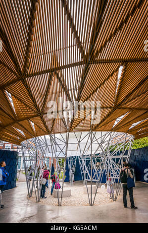 Die Serpentine Pavillon 2017 von Francis Kéré, Kensington Gardens, London, UK konzipiert Stockfoto