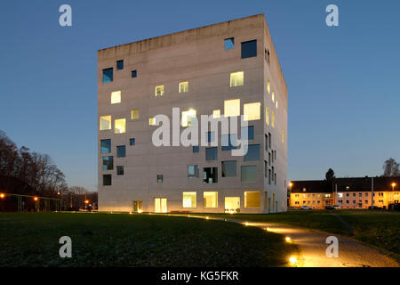 Folkwang Universität der Künste, SANAA-Gebäude im Abendlicht, Industriekomplex Zeche Zollverein, Essen, Nordrhein-Westfalen, Deutschland Stockfoto