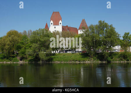 Neues Schloss, Bayerisches Armeemuseum mit Donau, Ingolstadt, Oberbayern, Bayern, Deutschland, Europa Stockfoto